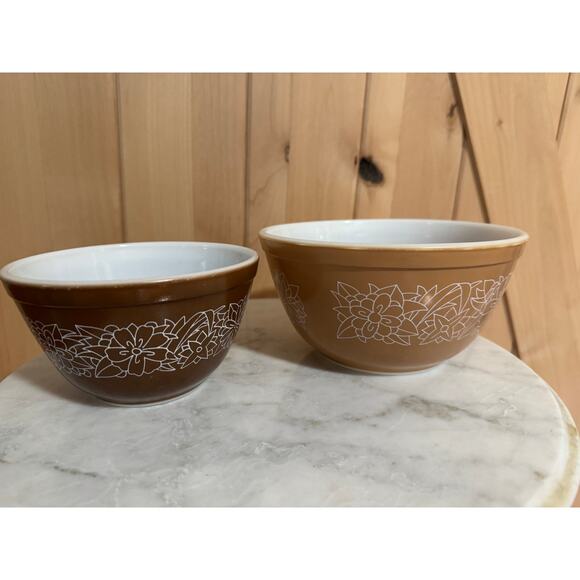Vintage Pyrex Woodland Brown Nesting Bowls - Set of 2  401, 402 - Picture 5 of 9